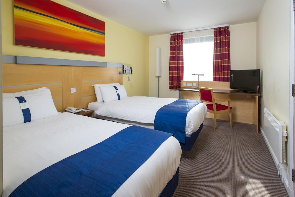 Holiday Inn Express Dunfermline By Ihg Экстерьер фото