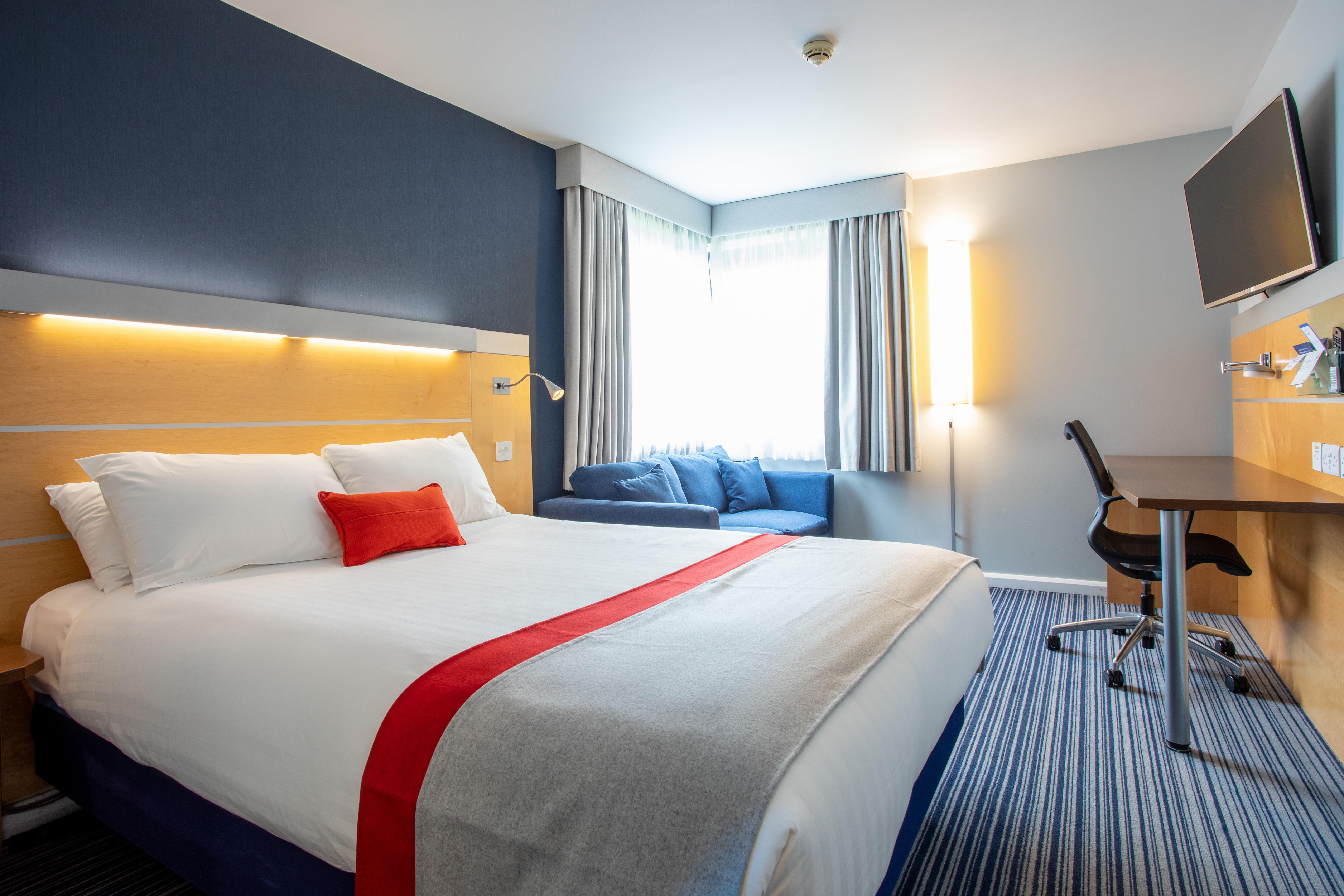 Holiday Inn Express Dunfermline By Ihg Экстерьер фото