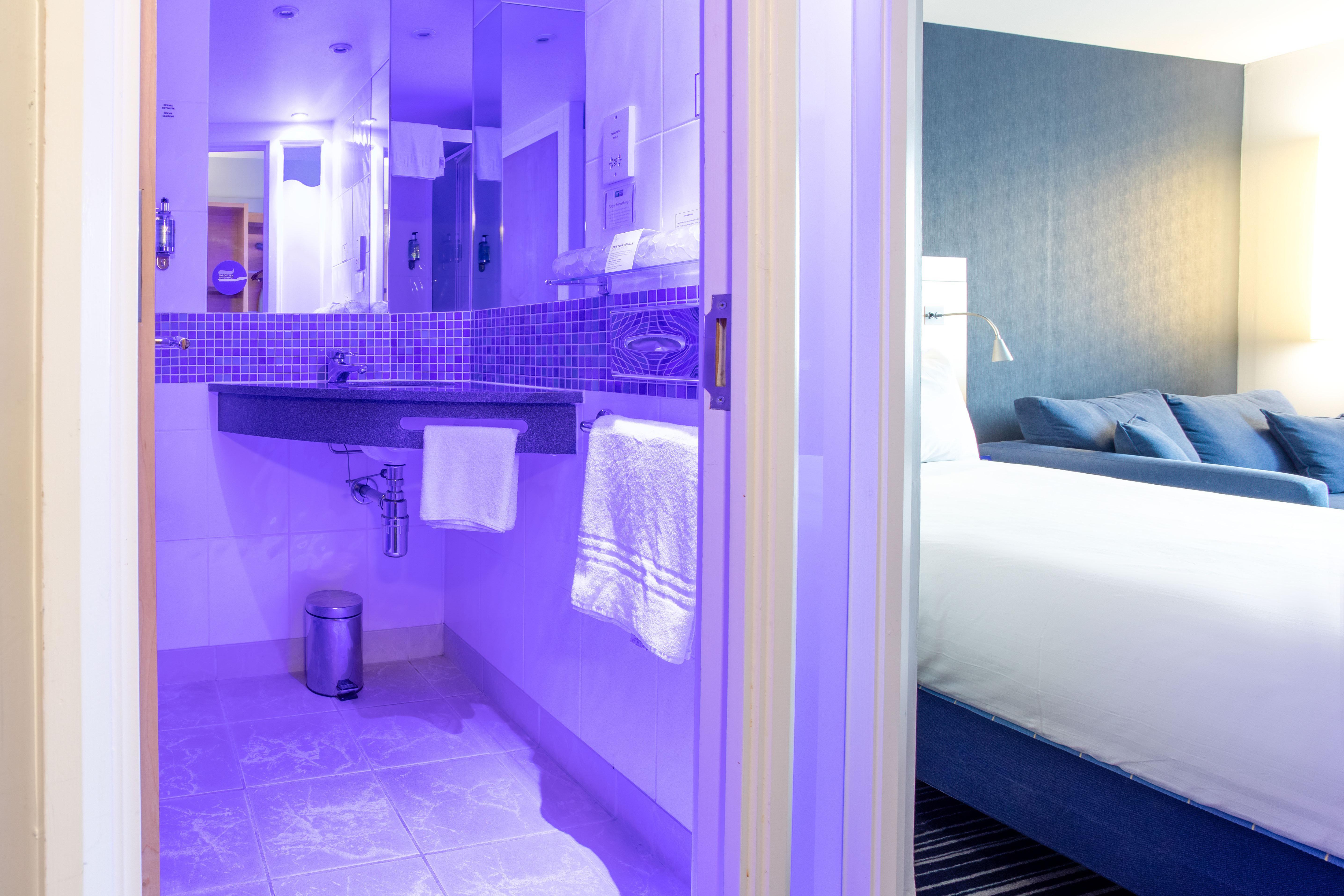 Holiday Inn Express Dunfermline By Ihg Экстерьер фото