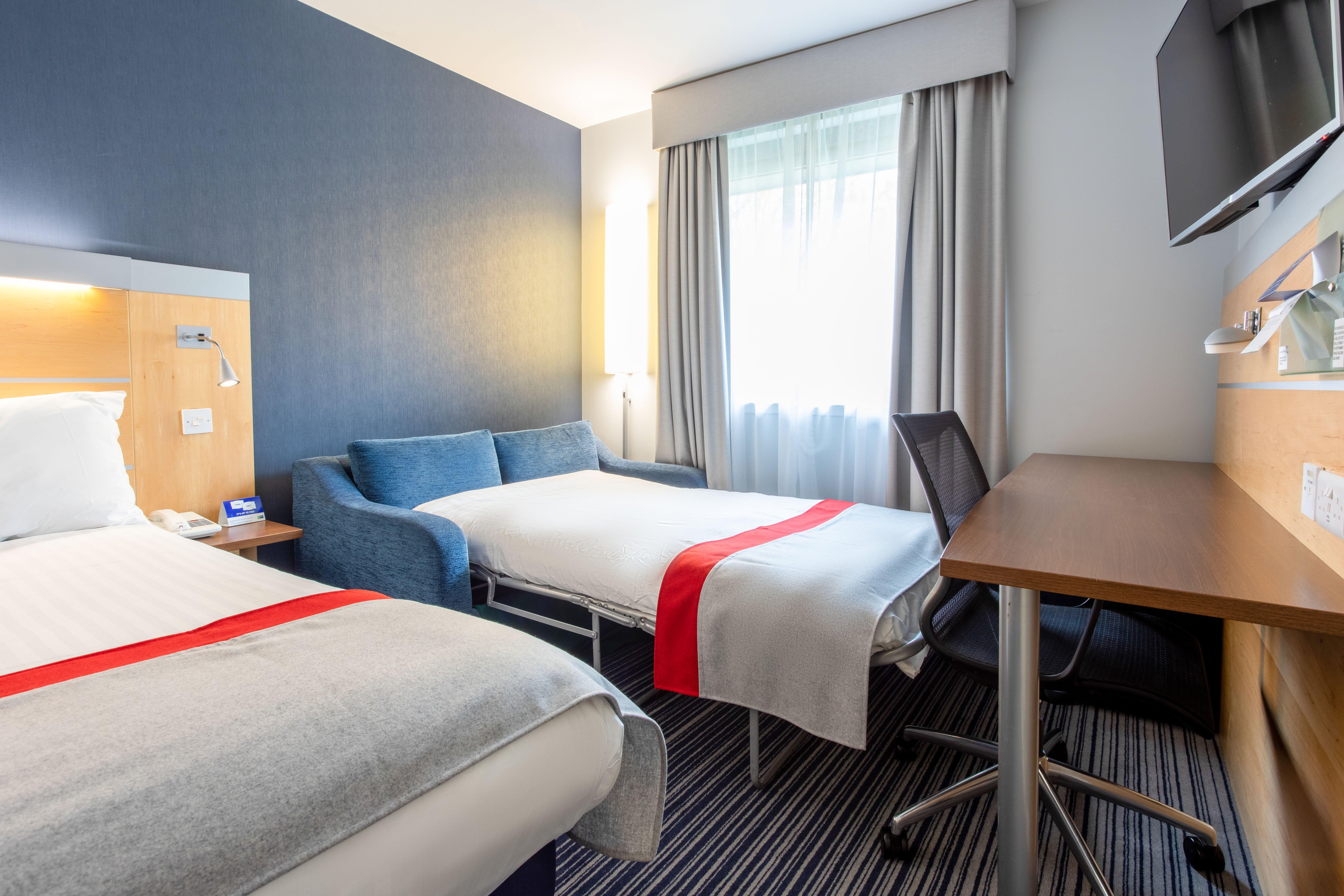 Holiday Inn Express Dunfermline By Ihg Экстерьер фото