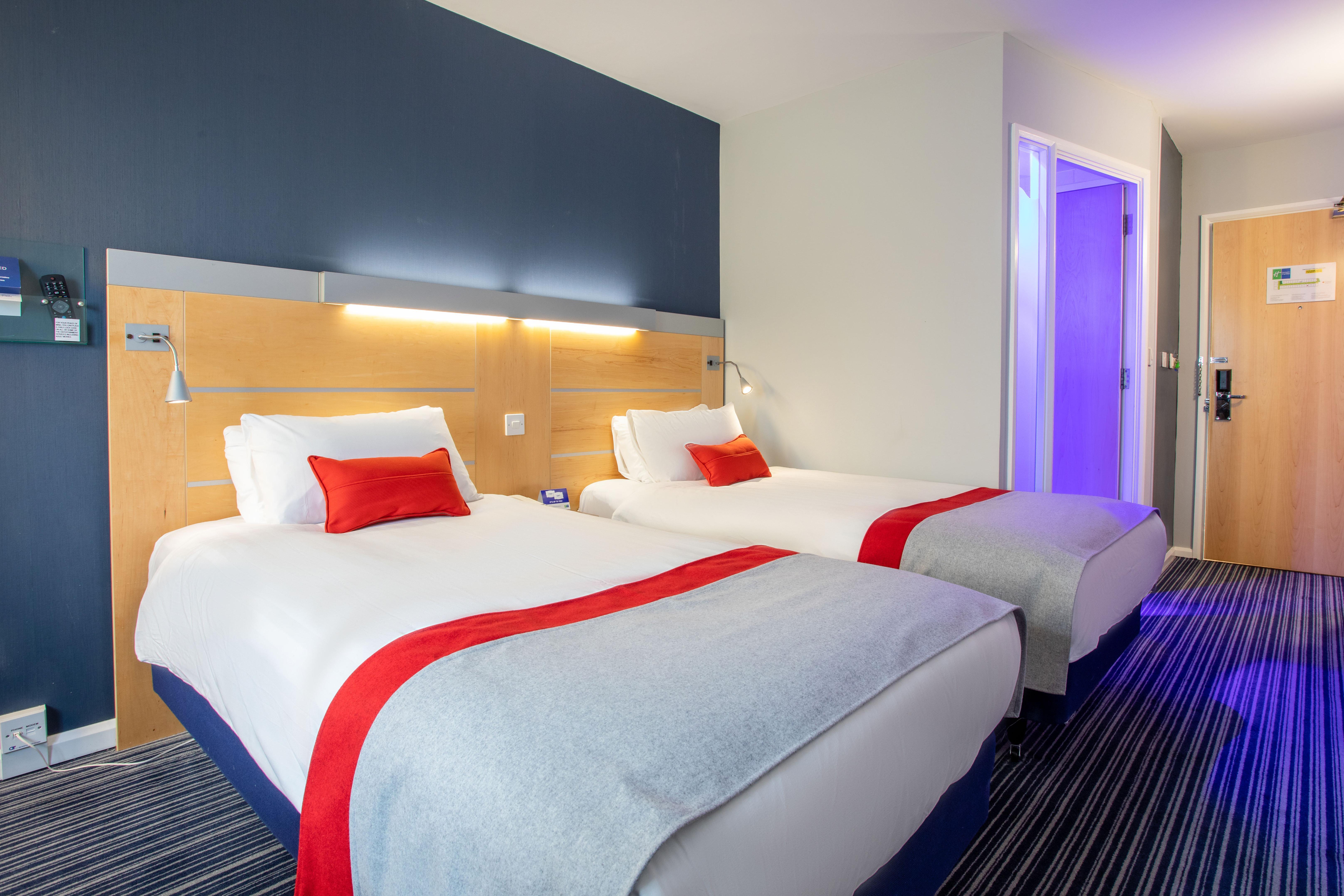 Holiday Inn Express Dunfermline By Ihg Экстерьер фото
