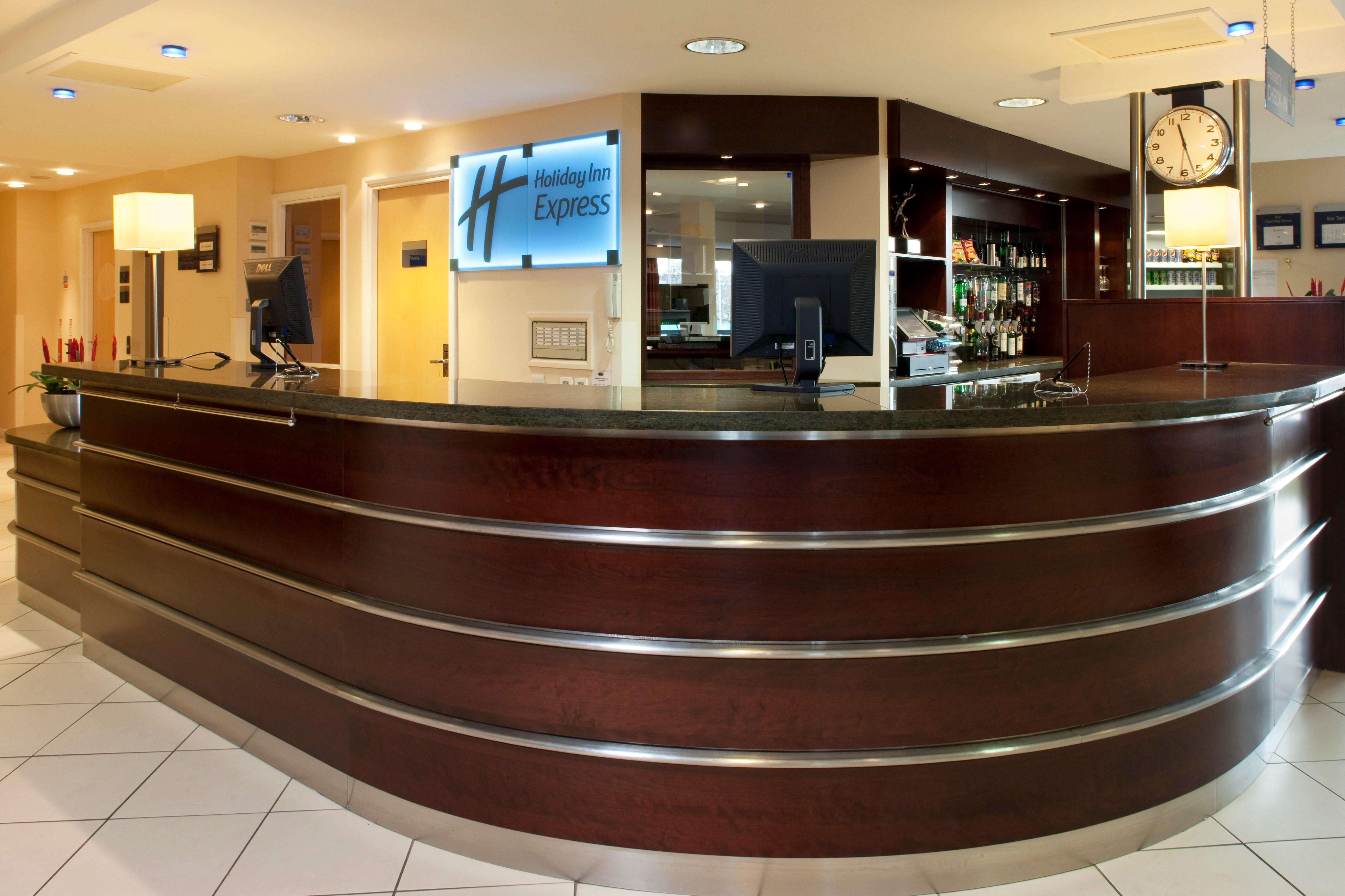 Holiday Inn Express Dunfermline By Ihg Экстерьер фото