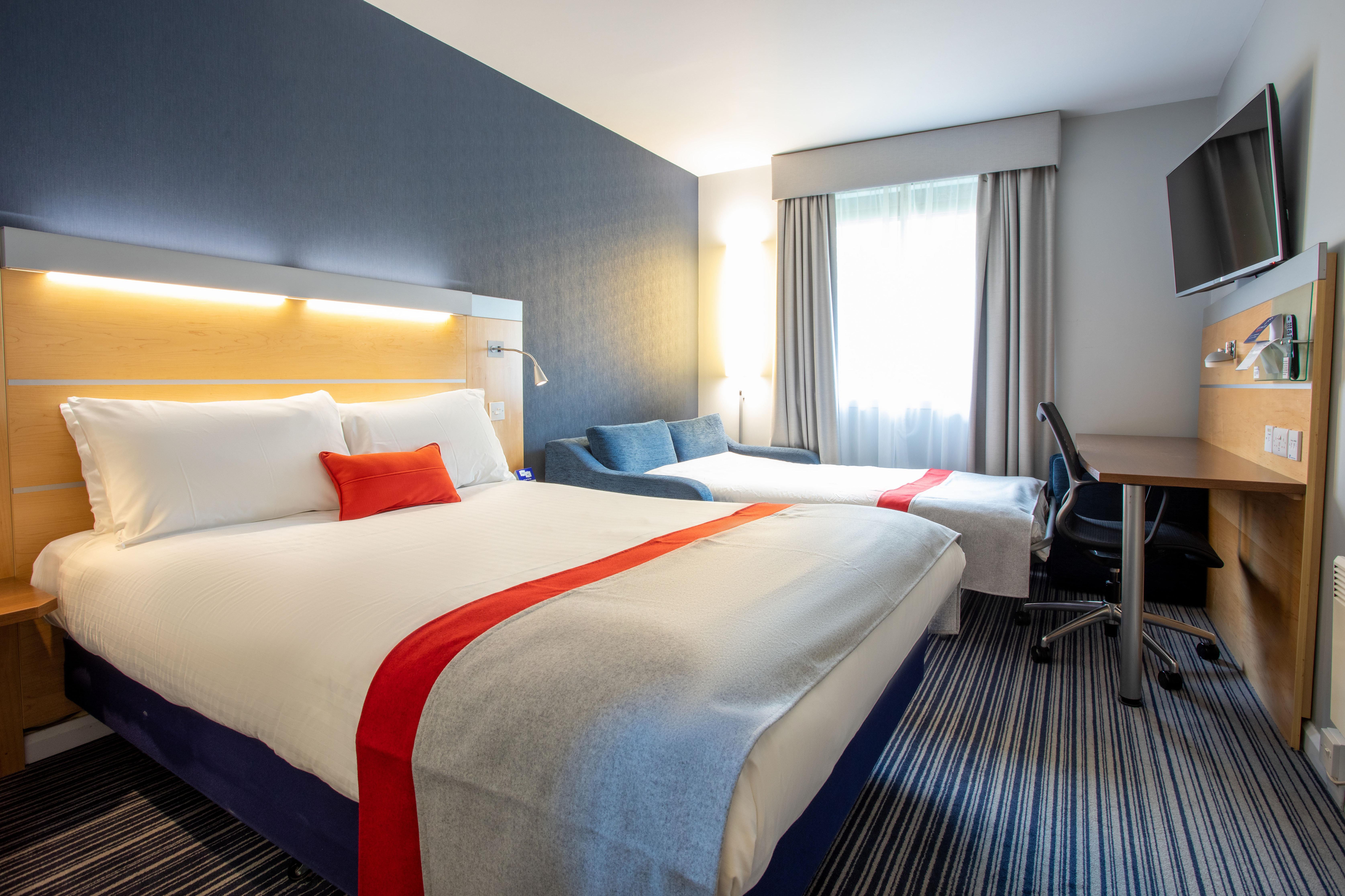 Holiday Inn Express Dunfermline By Ihg Экстерьер фото