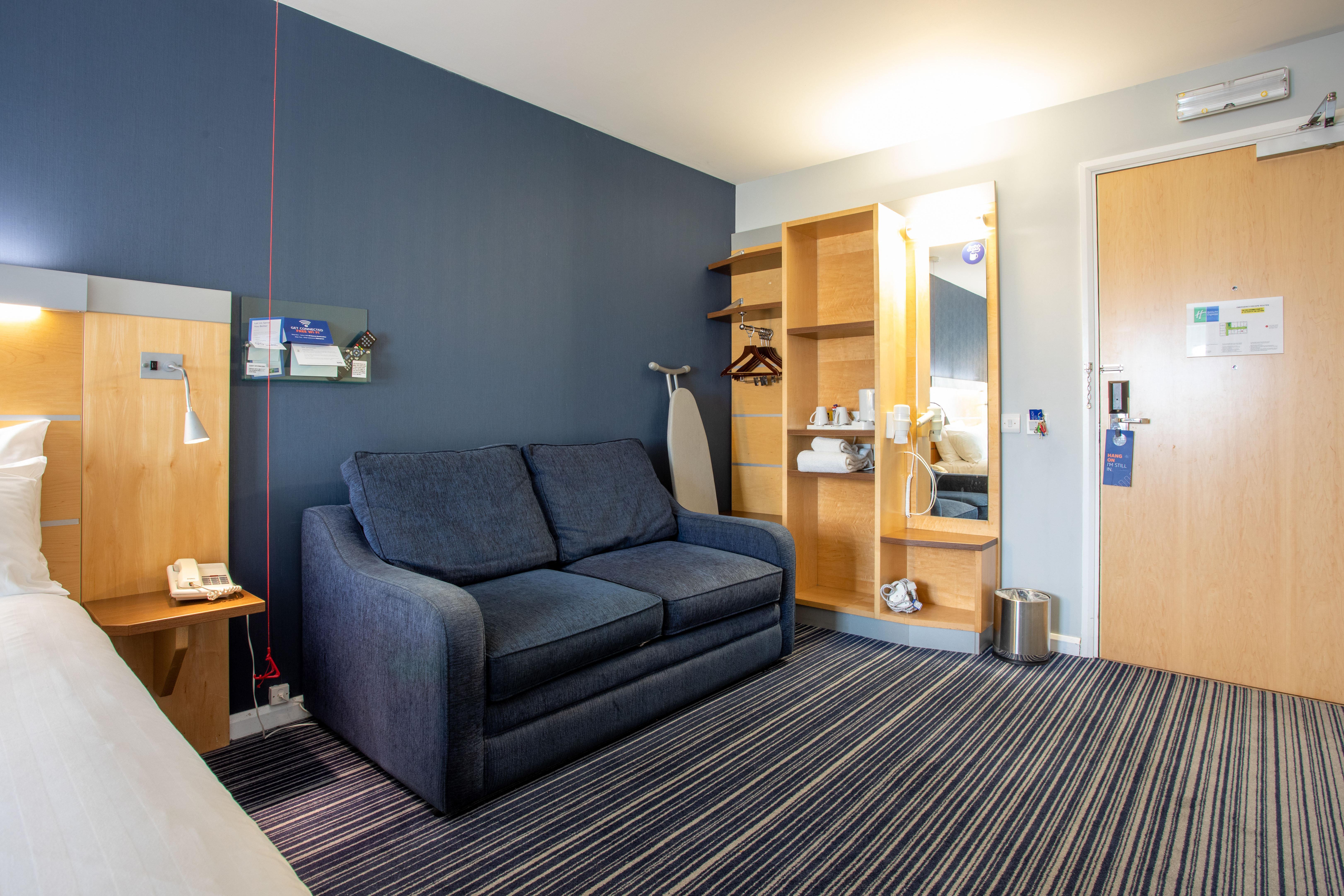 Holiday Inn Express Dunfermline By Ihg Экстерьер фото