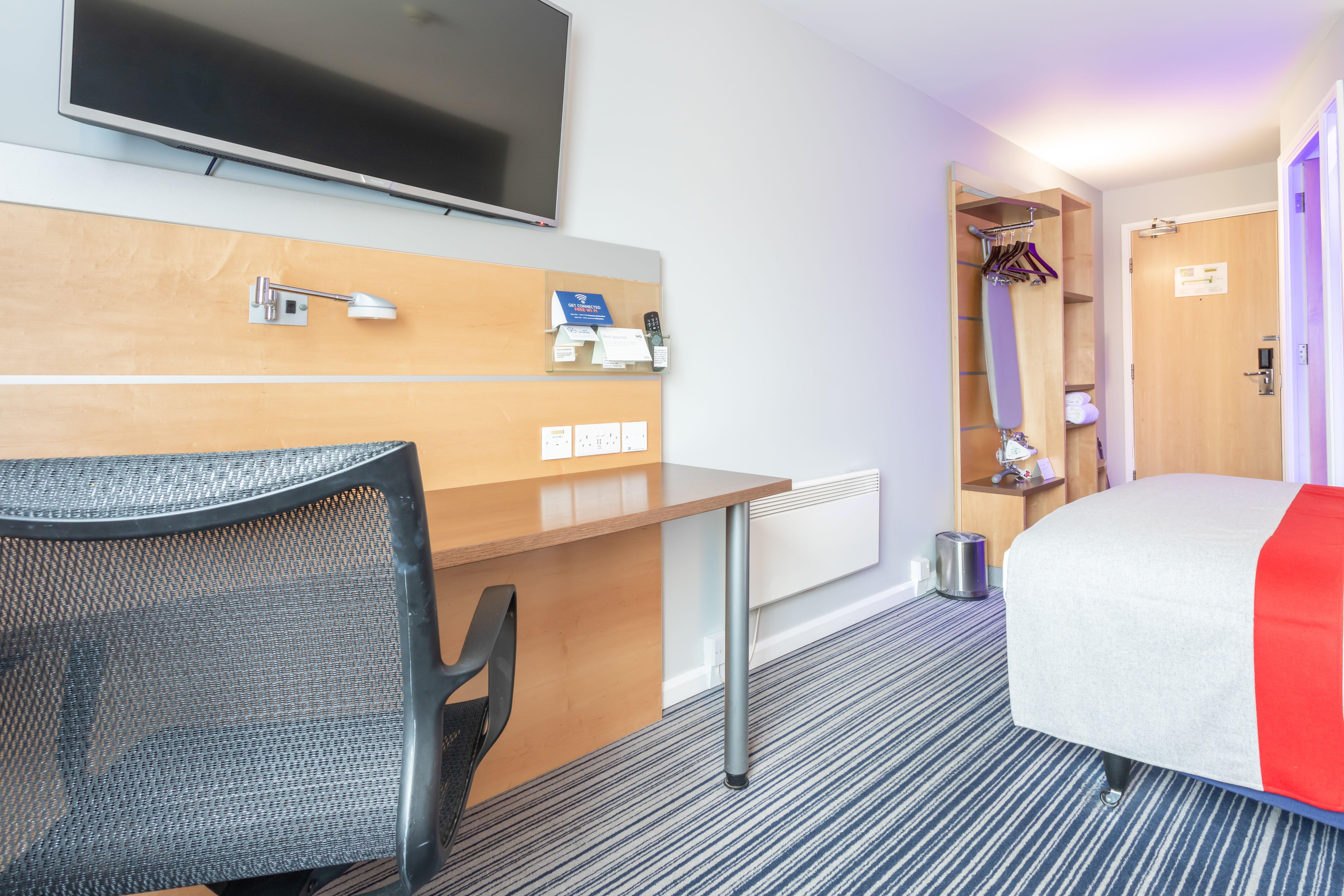 Holiday Inn Express Dunfermline By Ihg Экстерьер фото