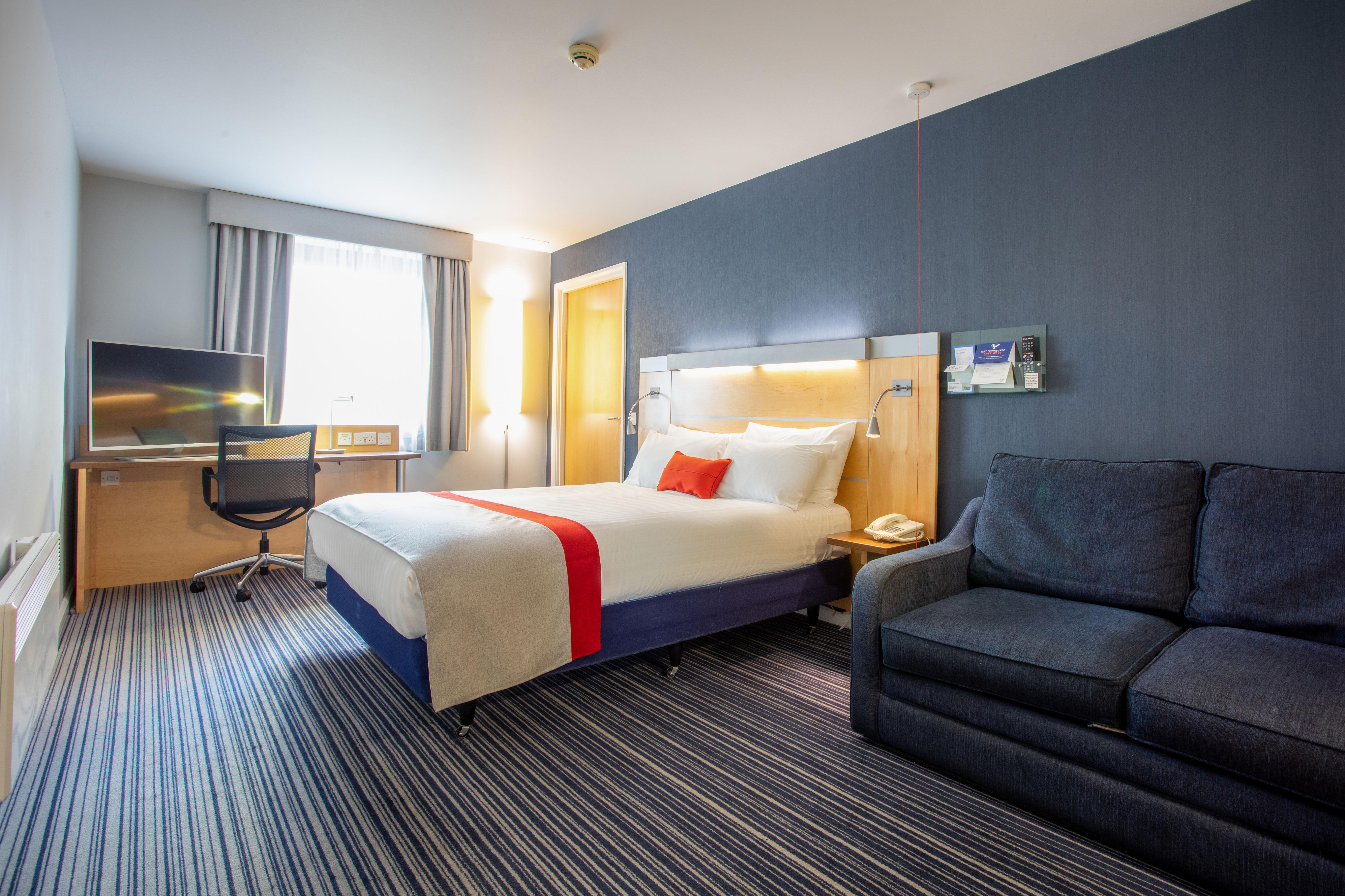 Holiday Inn Express Dunfermline By Ihg Экстерьер фото
