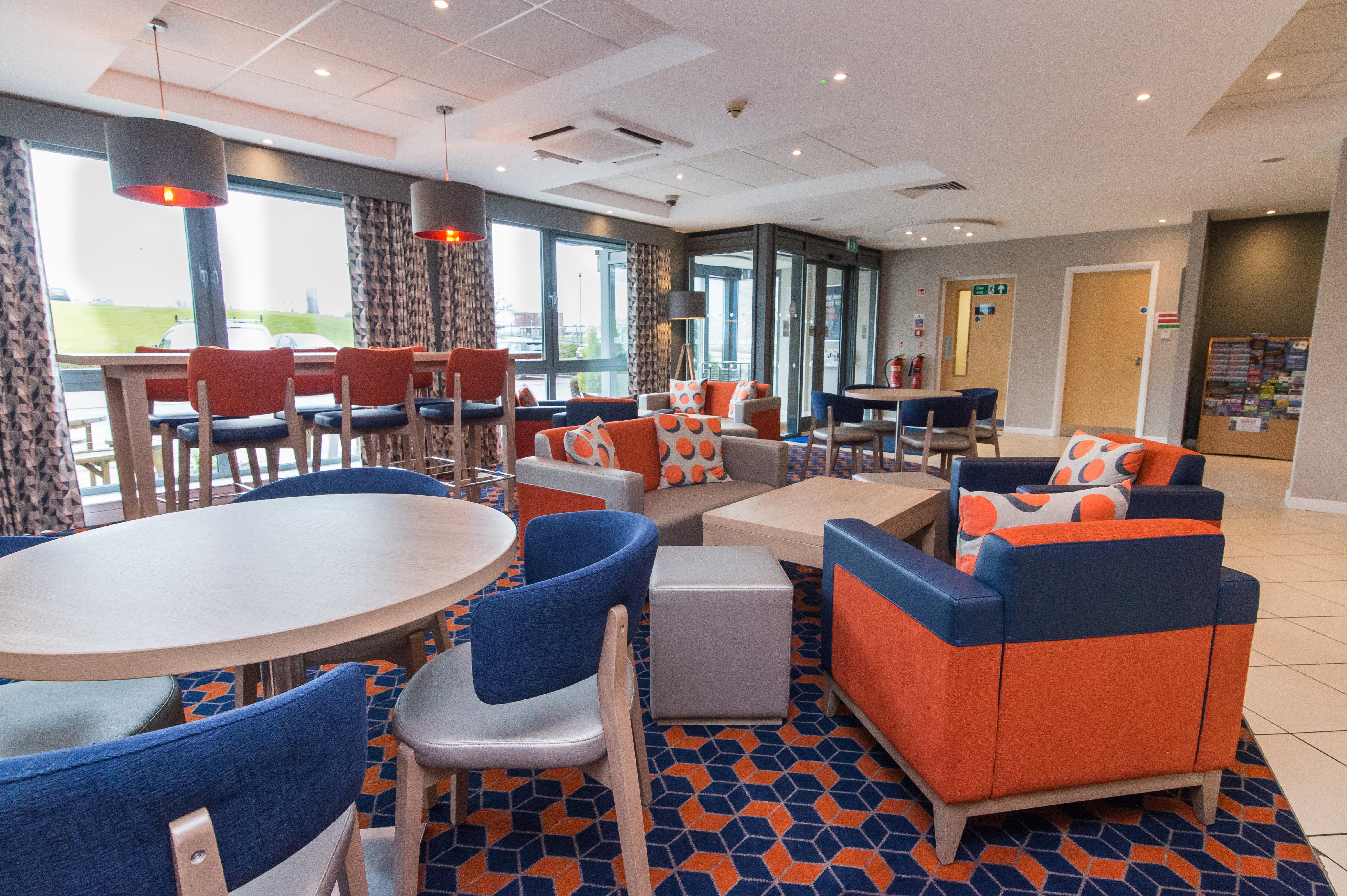 Holiday Inn Express Dunfermline By Ihg Экстерьер фото