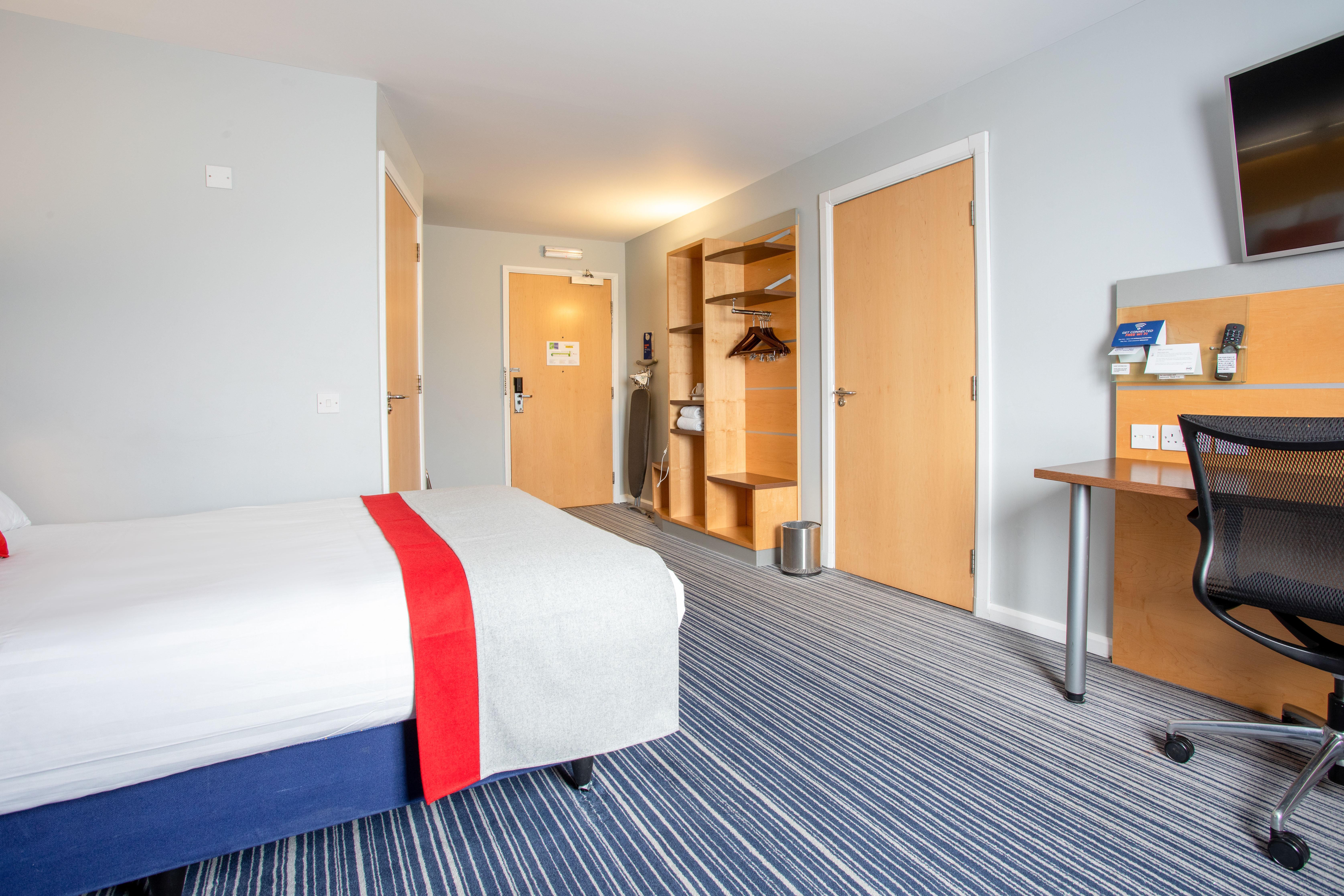 Holiday Inn Express Dunfermline By Ihg Экстерьер фото