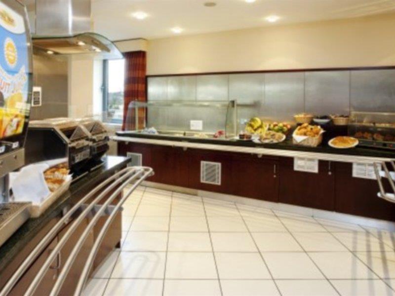 Holiday Inn Express Dunfermline By Ihg Экстерьер фото