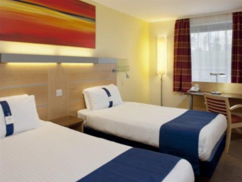 Holiday Inn Express Dunfermline By Ihg Экстерьер фото