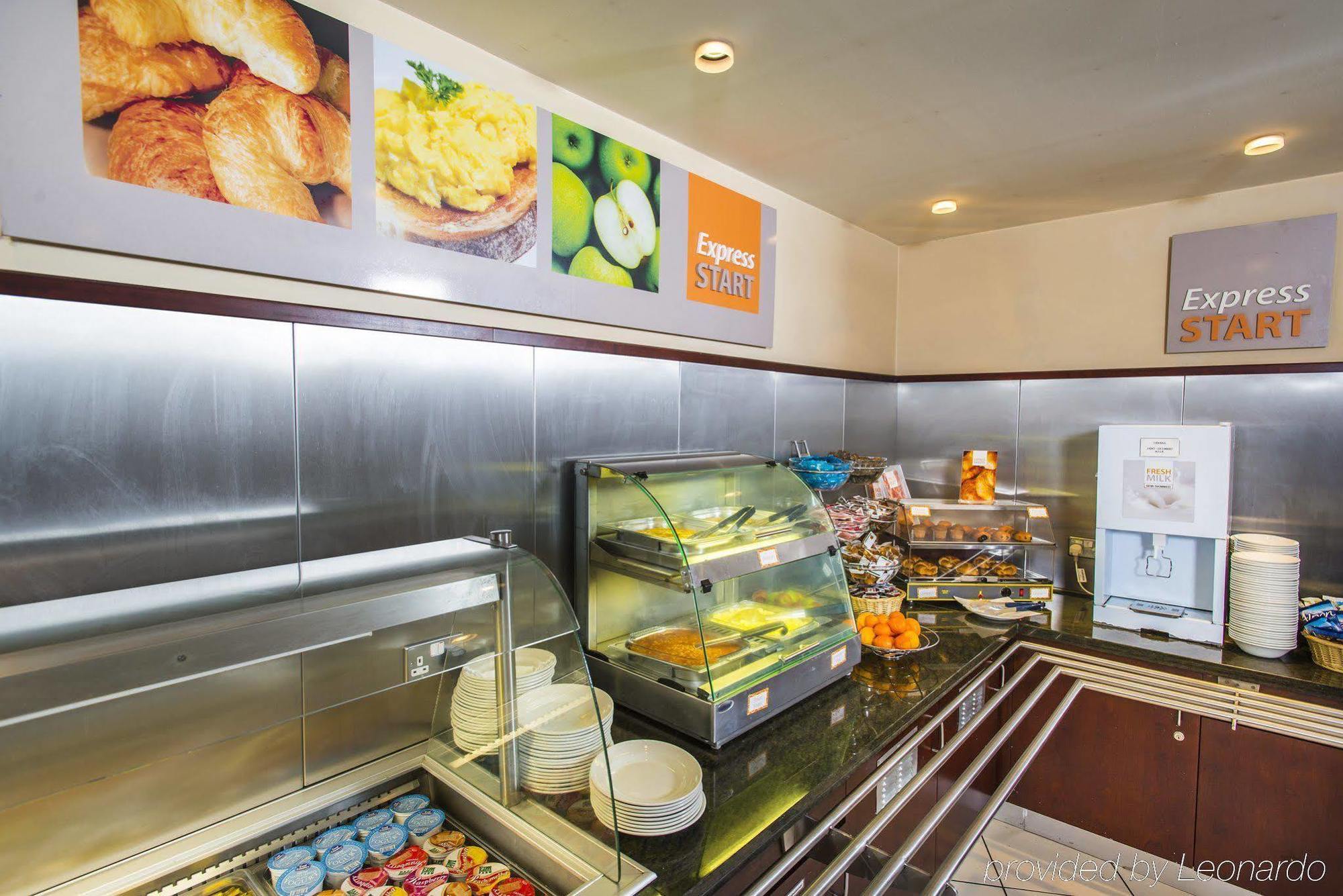 Holiday Inn Express Dunfermline By Ihg Экстерьер фото