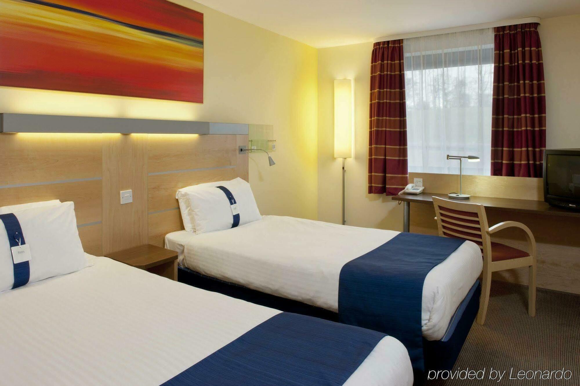 Holiday Inn Express Dunfermline By Ihg Экстерьер фото